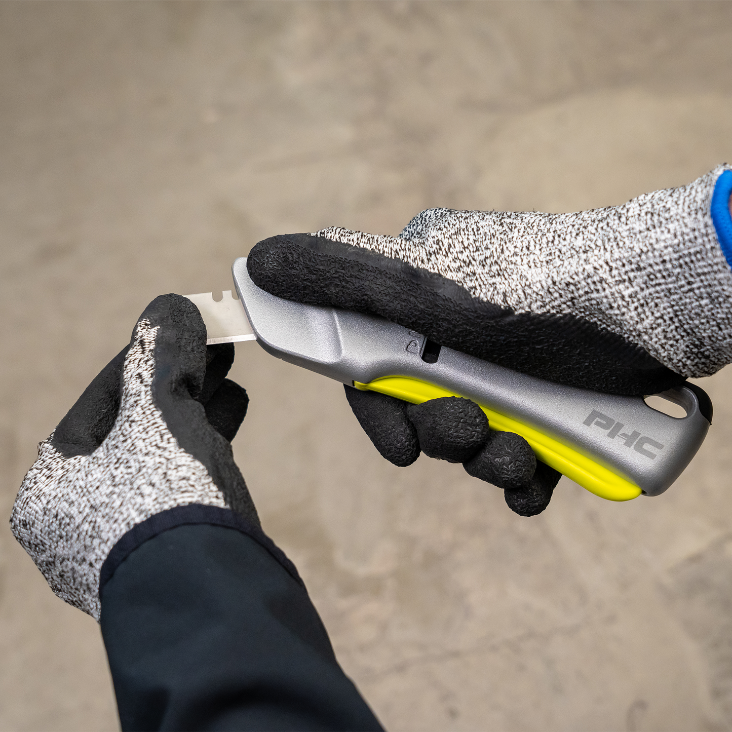 PHC Victa Auto-Retract Knife